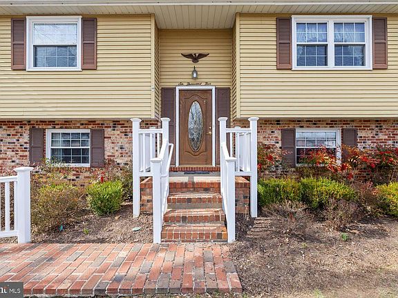 4th image of 6005 Oak Grove Dr