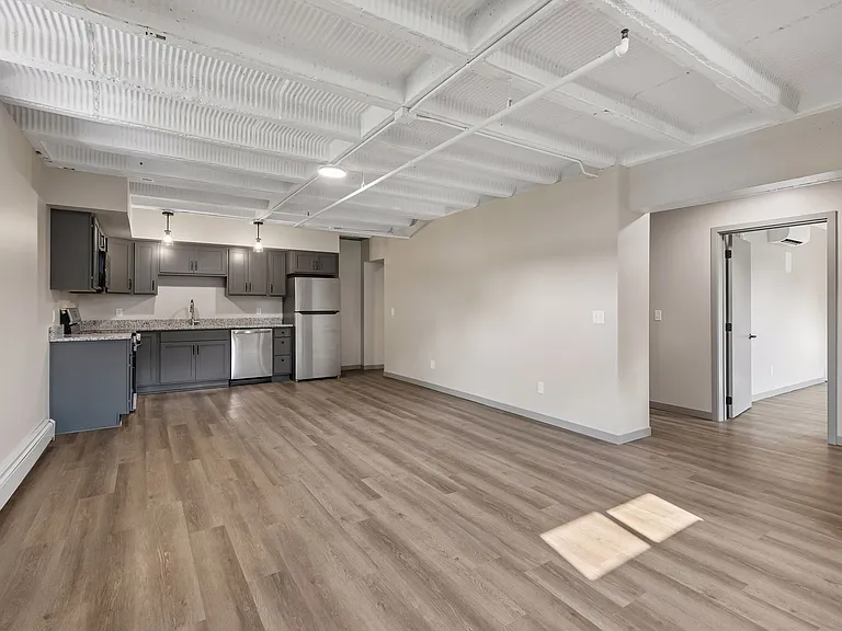 321 6th St E #2 — Photo 9