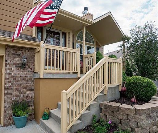 4th image of 319 Eagle Glen Dr