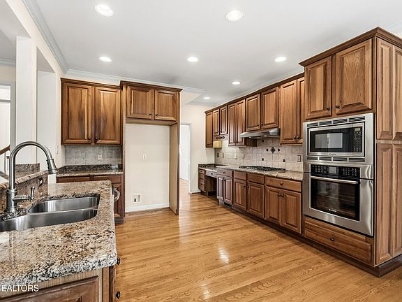 4th image of 8915 Isherwood Ln