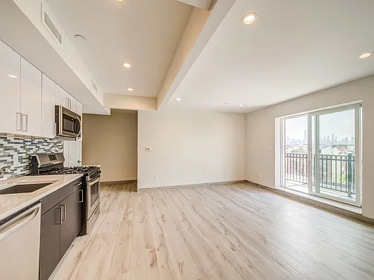 Rented by Bouklis Group | media 3