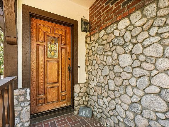 5th image of 190 Birchwood Dr