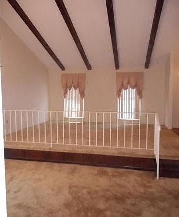 5th image of 381 Westmeade Dr