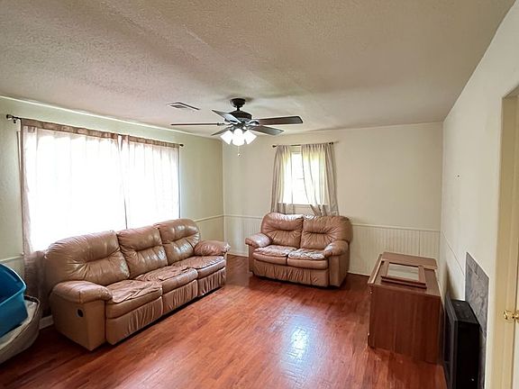 4th image of 660 W Whillock St
