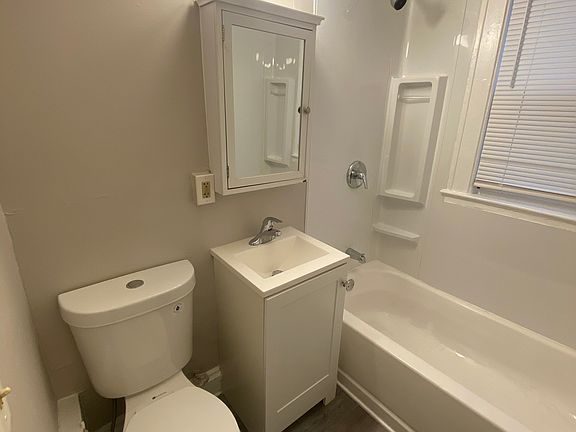 5th image of 1326 W 116th St APT 4
