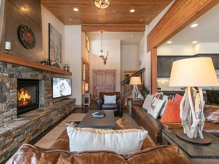10108 Sagebrush Ct — Photo 3