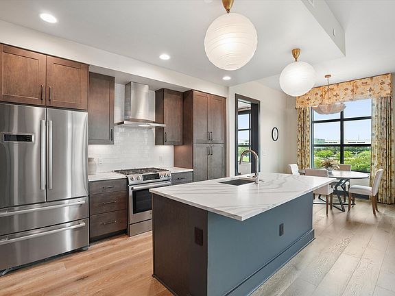 5th image of 5 Gadsdenboro St #303