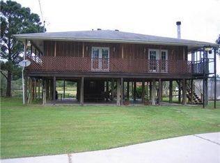 10088 Bayou Dr, Waveland, MS 39520