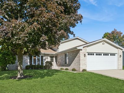 700 Country Ln N, Roselle, IL, 60172
