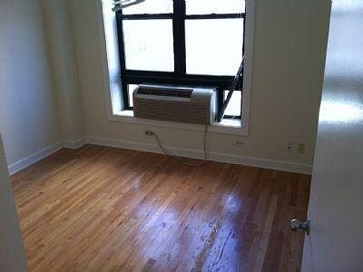 3rd image of 1170 N Milwaukee Ave