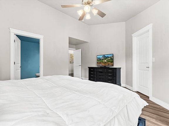 3rd image of 1338 E Mossy Springs Ln