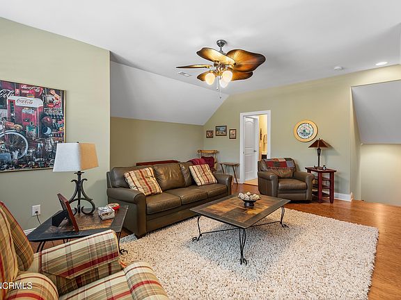 5th image of 3749 Selwyn Circle