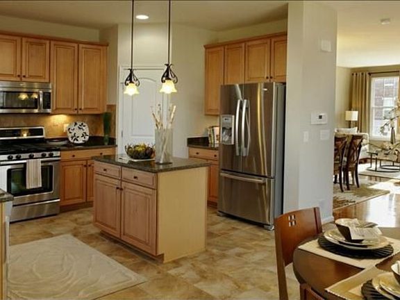 4th image of 16 Farmview Dr