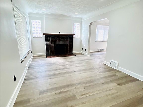 5th image of 17347 Hartwell St