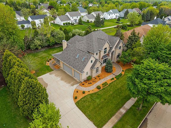 3rd image of 424 E Tallgrass Dr