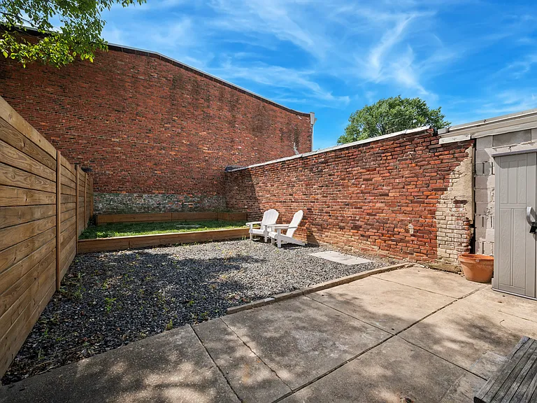 2354 Duncan St — Photo 15