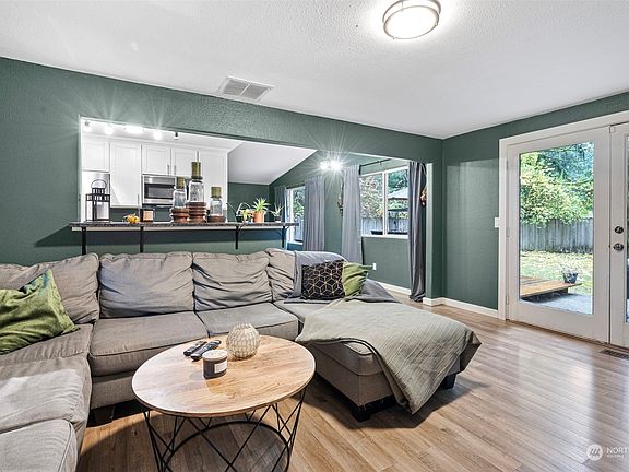 3rd image of 4037 Shana Court SE