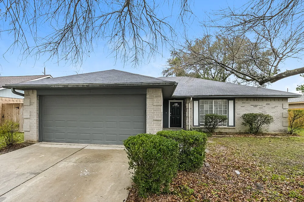 3 bed, 2.0 bath, 1358 sqft, $1,790 — Photo 1