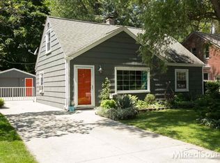 20735 Marter Rd, Grosse Pointe Woods, MI 48236
