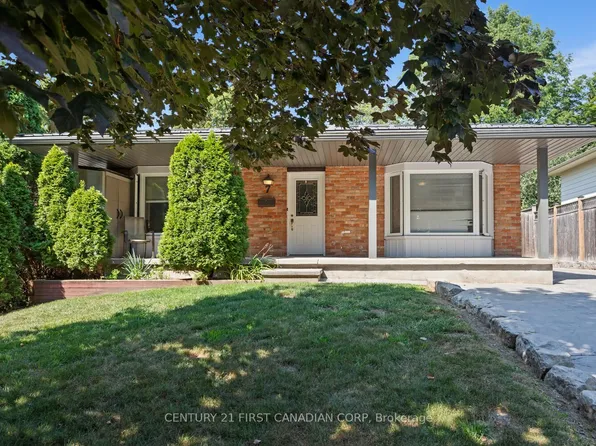 7 Rollscourt Gdns, London, ON N6G 1L9