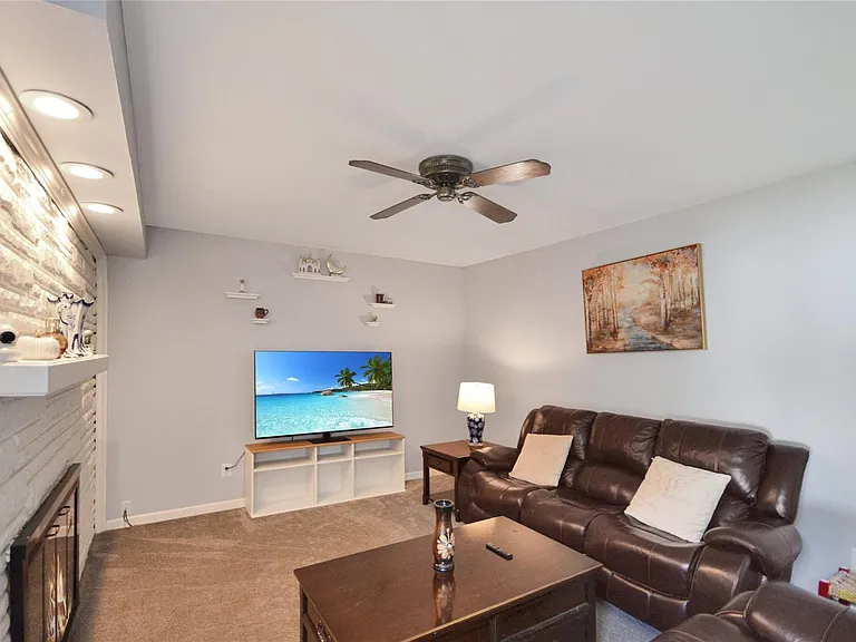 37653 Longacre Dr — Photo 13