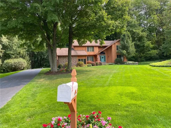 29 Woodbriar Ln, Rochester, NY 14624
