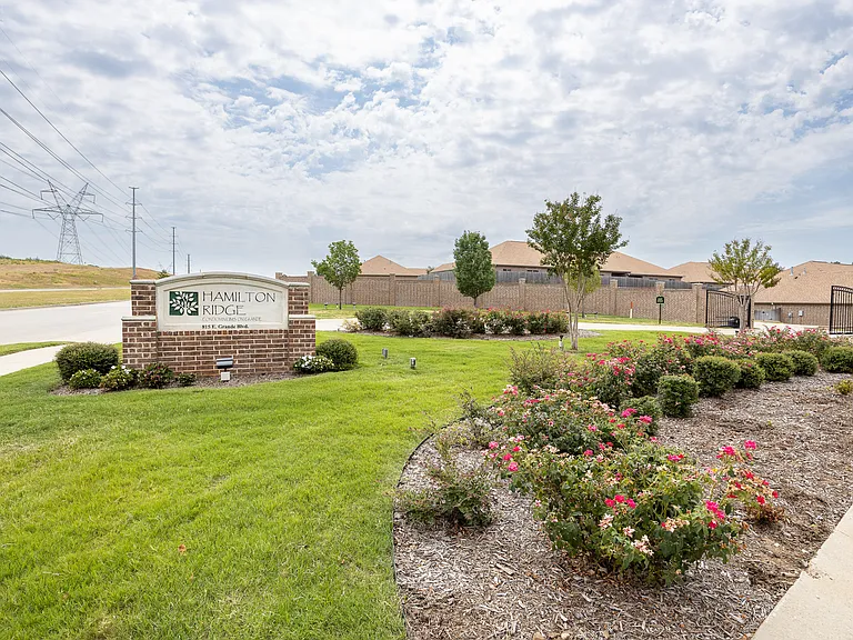 815 E Grande Blvd #R-102 — Photo 1