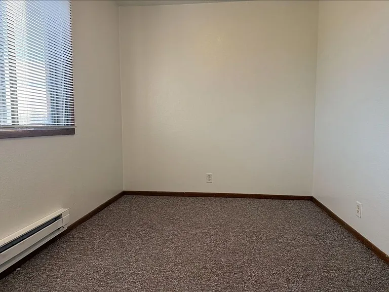 1216 S G Ave — Photo 13