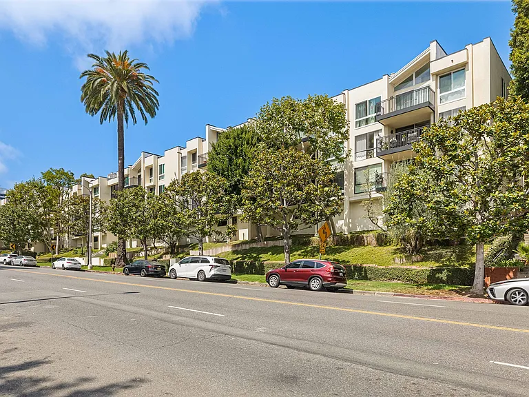 1340 S Beverly Glen Blvd #202 — Photo 37