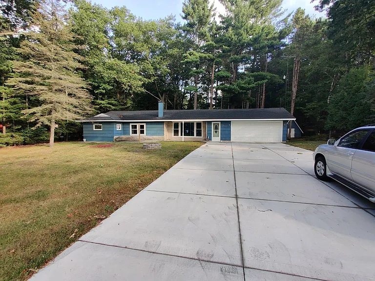 The front of the house facing the lake