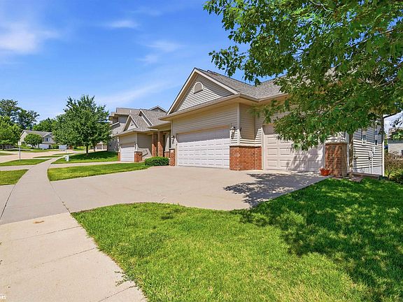 2nd image of 276 Hickory Ct