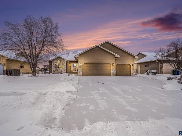 706 Saint Jerome St, Harrisburg, SD 57032