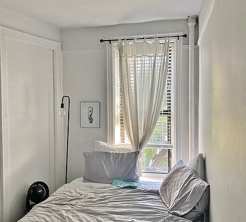 5th image of 547 E 12th St