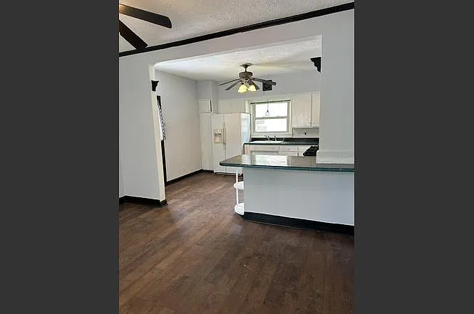 212 W Washington St — Photo 21