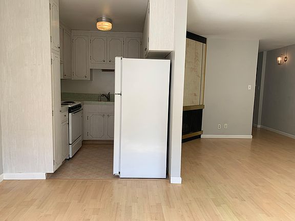 2nd image of 2144 Green St APT 1