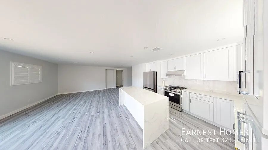 2 + 2 Stylish Reseda Home with Central Air, 2-Car Garage & Washer/Dryer! — Photo 4