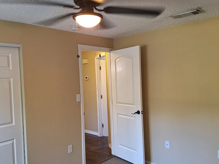1429 Pulaski St — Photo 6