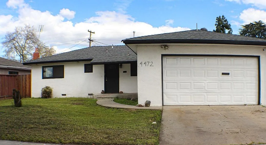 4472 N Cedar Ave photo 1