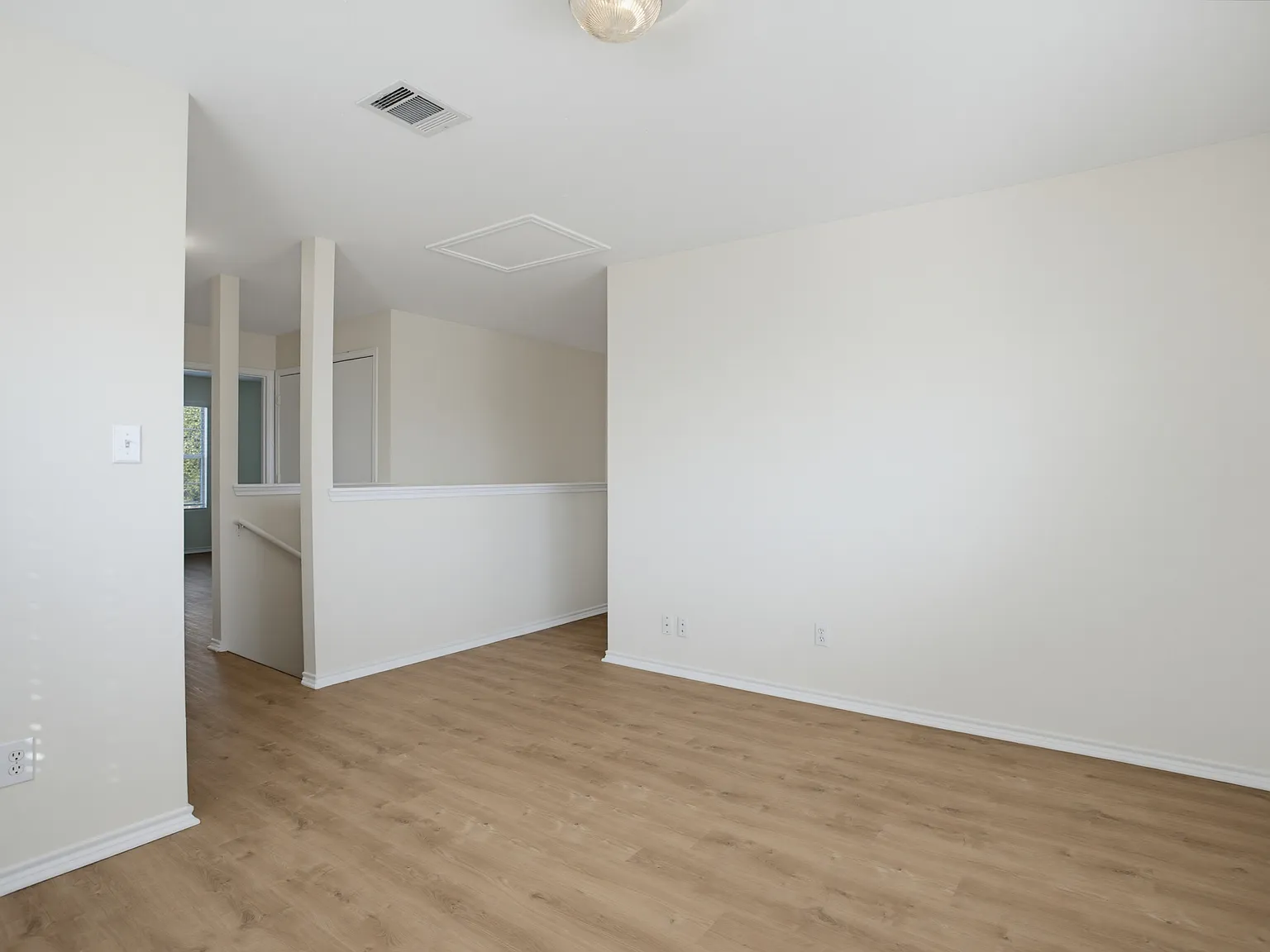 3 bed, 2.5 bath, 2021 sqft, $1,625 — Photo 4