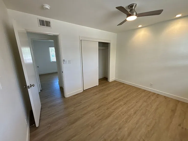 1419 Yolanda Ct — Photo 14