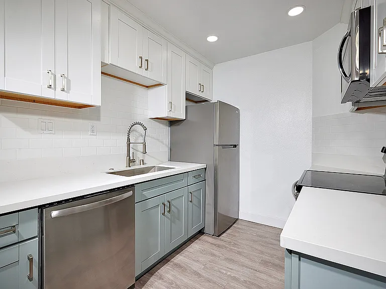 Elivia Apartments — Photo 22