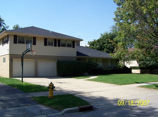 2330 Chestnut St, Waukegan, IL 60087