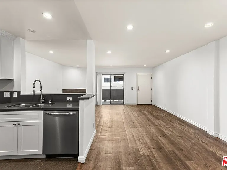 6212 Fulton Ave #103 — Photo 3