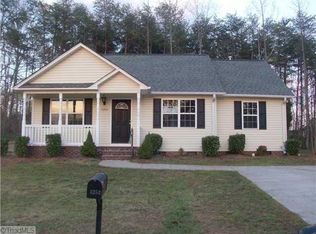 3253 Ridge Hollow Dr, Winston Salem, NC 27107