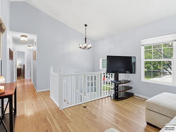4th image of 17615 Olive St