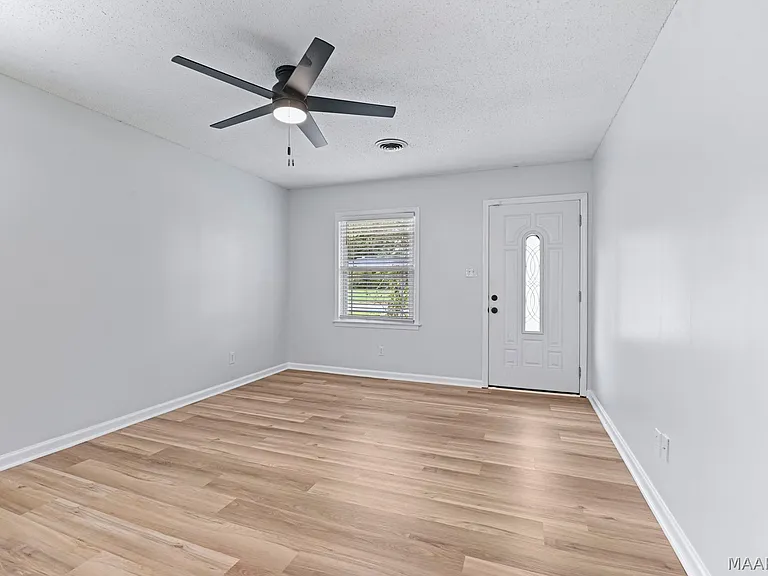 111 Lori St — Photo 3