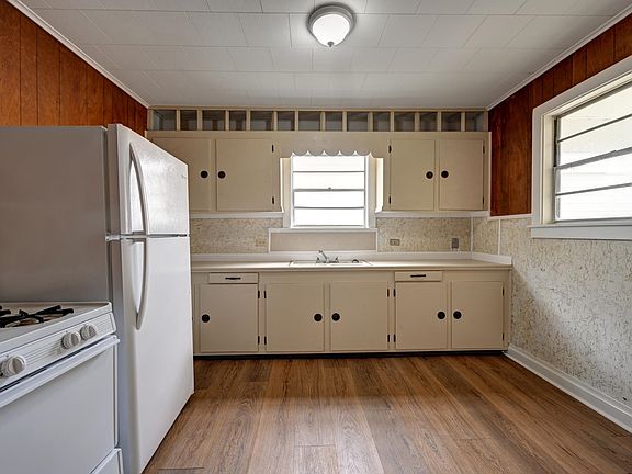 5th image of 1033 General Nicholls St