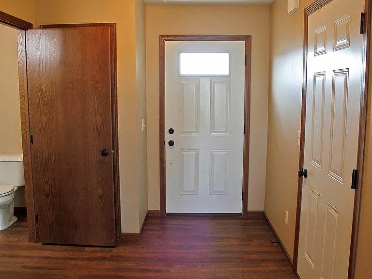 502 W 5th St — Photo 3
