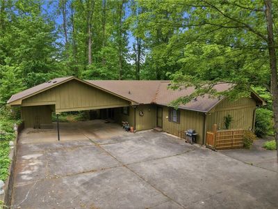 1021 Benjamin Pkwy, Greensboro, NC, 27408
