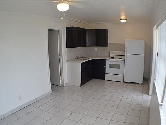 2nd image of 2102 Wilson St #5